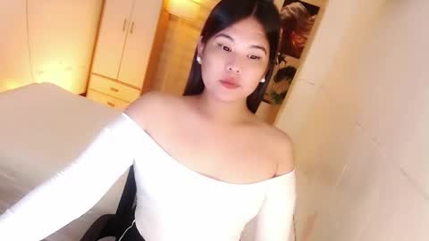 Snapshot of kayleepinay chatting on November 10, 2025, 6:01 am Y O U R F U T U R E K A Y L E E online show from November 10, 2025, 6:01 am