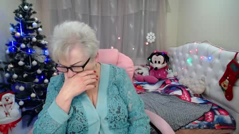 kaylesmoll online show from December 31, 2024, 1:36 am