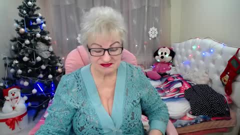 kaylesmoll online show from January 14, 2025, 7:11 pm