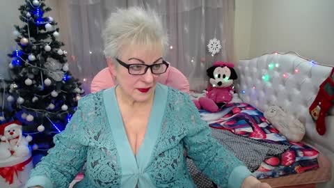 kaylesmoll online show from January 17, 2025, 7:38 pm