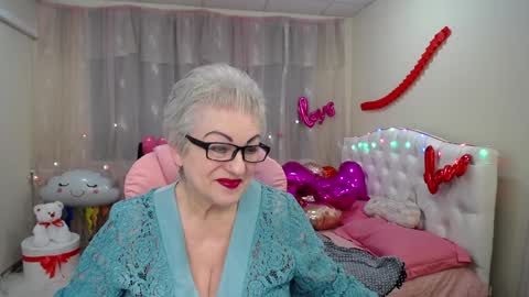 kaylesmoll online show from January 31, 2025, 9:48 pm