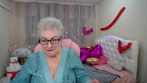 kaylesmoll online show from February 1, 2025, 12:51 am