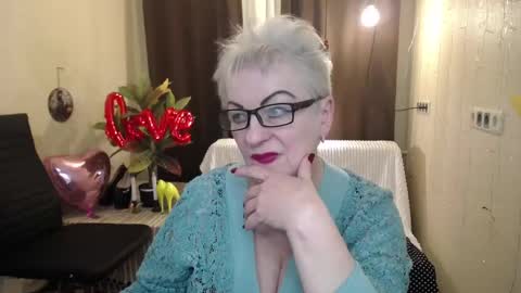 kaylesmoll online show from February 16, 2025, 2:53 am