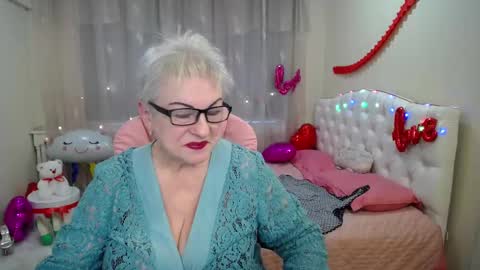 kaylesmoll online show from February 26, 2025, 5:42 am