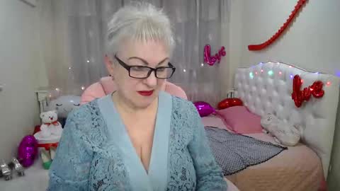 kaylesmoll online show from March 6, 2025, 1:48 am