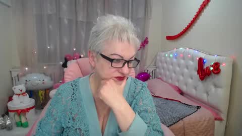 kaylesmoll online show from March 12, 2025, 1:58 am