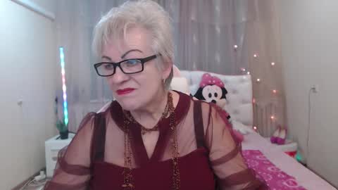 kaylesmoll online show from September 12, 2025, 6:30 pm