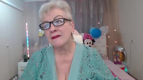 kaylesmoll online show from October 2, 2025, 6:48 pm