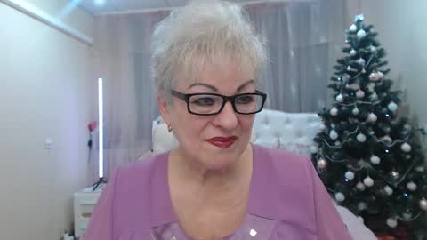 kaylesmoll online show from December 16, 2025, 8:03 pm