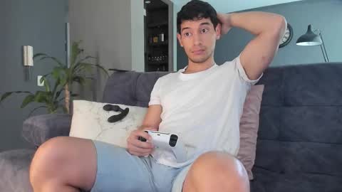 Kayn online show from November 19, 2025, 6:52 pm