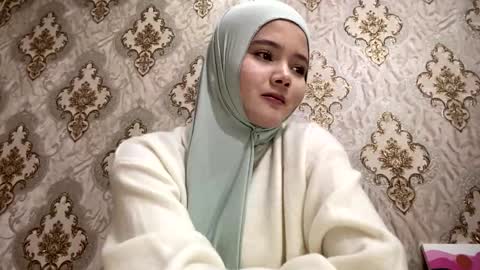 Snapshot of keeleylandrie chatting on December 19, 2025, 12:56 pm Kate online show from December 19, 2025, 12:56 pm