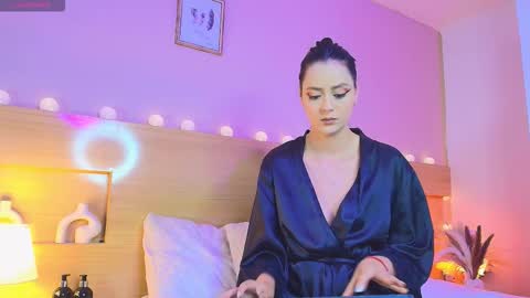 Keidance online show from November 18, 2025, 9:19 pm