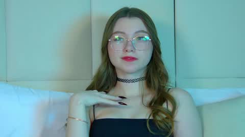 Snapshot of keiraace chatting on February 21, 2025, 10:37 pm Keira online show from February 21, 2025, 10:37 pm