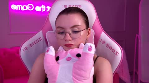 Snapshot of keiraace chatting on February 23, 2025, 9:33 am Keira online show from February 23, 2025, 9:33 am