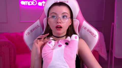 Snapshot of keiraace chatting on February 23, 2025, 3:40 pm Keira online show from February 23, 2025, 3:40 pm