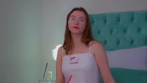 Snapshot of keiraace chatting on October 3, 2025, 6:16 pm Keira online show from October 3, 2025, 6:16 pm