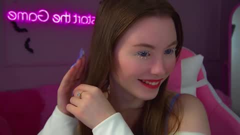 Snapshot of keiraace chatting on October 17, 2025, 6:32 pm Keira online show from October 17, 2025, 6:32 pm