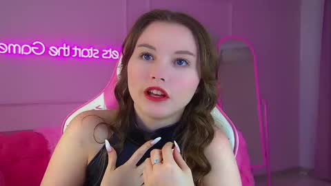 Snapshot of keiraace chatting on November 18, 2025, 6:12 pm Keira online show from November 18, 2025, 6:12 pm