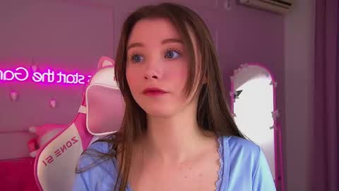 Snapshot of keiraace chatting on December 2, 2025, 6:14 pm Keira online show from December 2, 2025, 6:14 pm