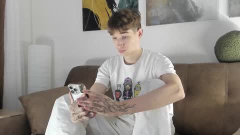 Mark online show from September 22, 2025, 4:42 pm