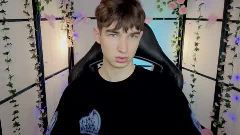 Mark online show from December 4, 2025, 1:42 pm