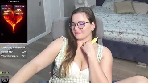 kellielowie online show from February 26, 2025, 3:08 pm