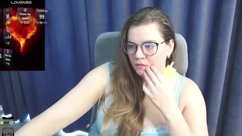 kellielowie online show from March 4, 2025, 8:13 am