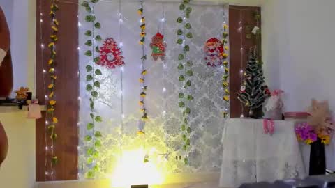 kelly__thomson online show from December 14, 2025, 12:16 am