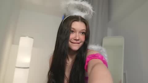  KELLY  online show from February 14, 2025, 2:33 pm