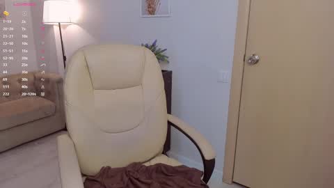 Snapshot of kellystarlight chatting on February 11, 2025, 10:37 am Kelly online show from February 11, 2025, 10:37 am