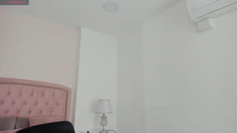 Kendall online show from September 21, 2025, 5:09 am