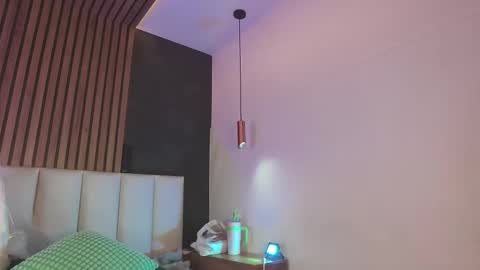   online show from November 23, 2025, 11:32 am