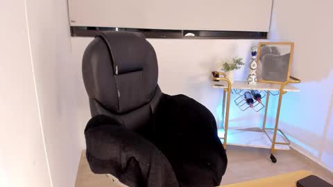 kendra  Benz online show from November 26, 2025, 11:06 pm