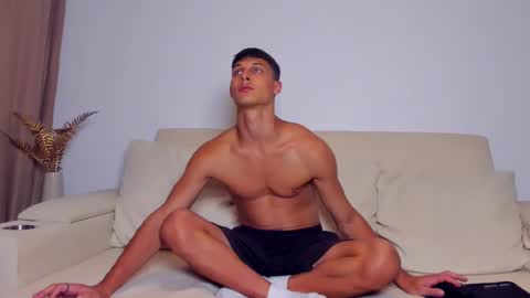 Snapshot of kenter_parker chatting on February 14, 2025, 5:36 pm Peter online show from February 14, 2025, 5:36 pm