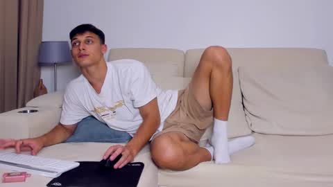 Snapshot of kenter_parker chatting on February 19, 2025, 5:49 pm Peter online show from February 19, 2025, 5:49 pm