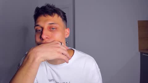 Snapshot of kenter_parker chatting on October 26, 2025, 7:09 pm Peter online show from October 26, 2025, 7:09 pm