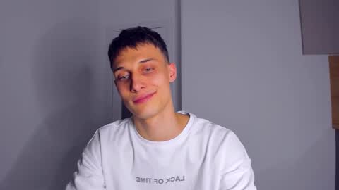 Snapshot of kenter_parker chatting on October 27, 2025, 9:08 pm Peter online show from October 27, 2025, 9:08 pm