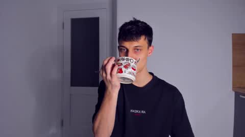 Snapshot of kenter_parker chatting on November 25, 2025, 9:26 pm Peter online show from November 25, 2025, 9:26 pm