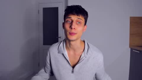 Snapshot of kenter_parker chatting on December 2, 2025, 10:05 pm Peter online show from December 2, 2025, 10:05 pm