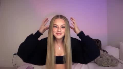 kenziesmithh online show from October 2, 2025, 7:04 am