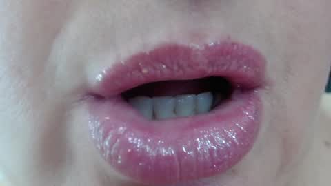 Snapshot of kerly_doll chatting on January 10, 2025, 5:56 pm K E R L Y online show from January 10, 2025, 5:56 pm