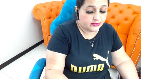 Snapshot of kerly_doll chatting on January 20, 2025, 9:53 pm K E R L Y online show from January 20, 2025, 9:53 pm