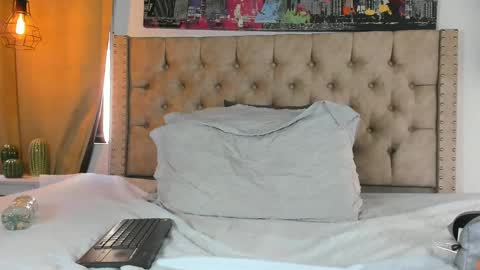 Snapshot of keryhillson chatting on February 12, 2025, 3:16 pm Kery Hillson online show from February 12, 2025, 3:16 pm