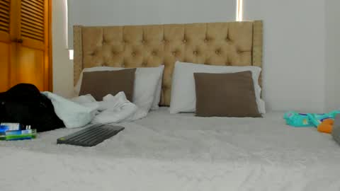 Snapshot of keryhillson chatting on October 1, 2025, 12:22 pm Kery Hillson online show from October 1, 2025, 12:22 pm