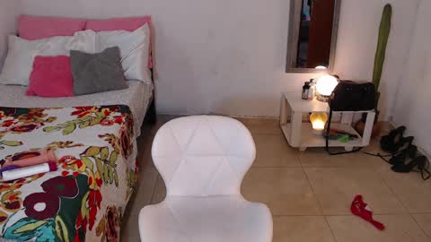 Mia  online show from February 6, 2025, 6:46 pm