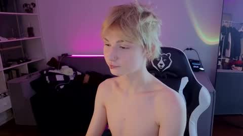 Snapshot of kessy_white chatting on September 30, 2025, 8:25 pm Kessy online show from September 30, 2025, 8:25 pm