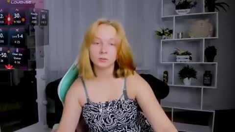 Snapshot of ketrin_n_ chatting on November 24, 2025, 6:02 am Ketrin online show from November 24, 2025, 6:02 am