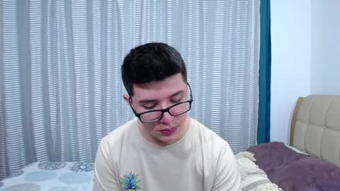 Snapshot of kevinhunts chatting on January 28, 2025, 2:11 am Kevin online show from January 28, 2025, 2:11 am