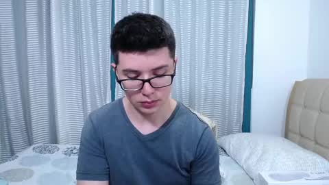 Snapshot of kevinhunts chatting on January 29, 2025, 1:27 am Kevin online show from January 29, 2025, 1:27 am