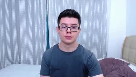 Snapshot of kevinhunts chatting on February 19, 2025, 11:57 pm Kevin online show from February 19, 2025, 11:57 pm